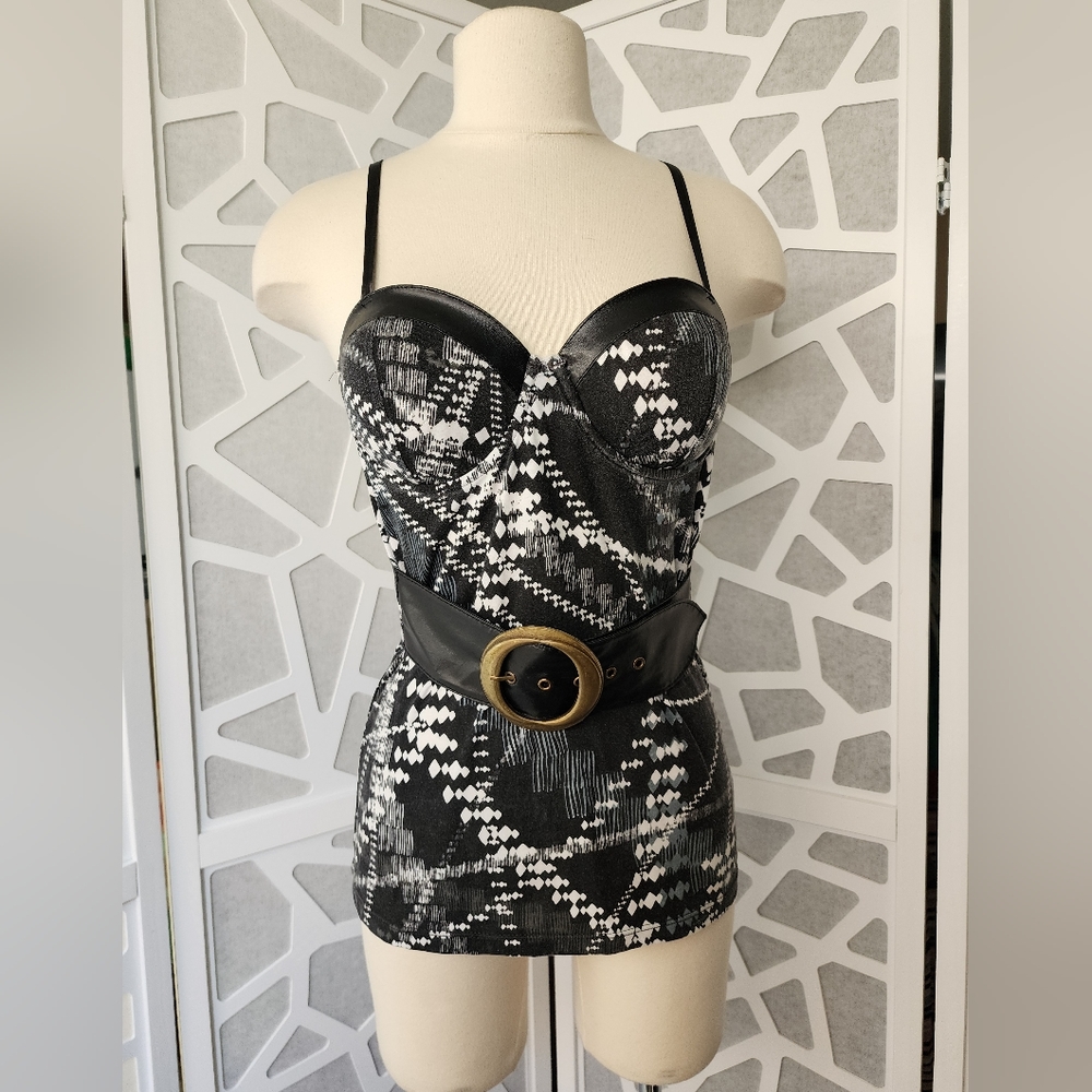 GLO jeans cami tank w/ built in bra. Sz.M (34B) Black & white